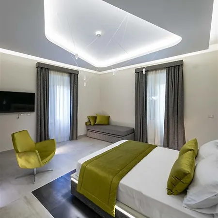 Via Veneto Luxury 4*